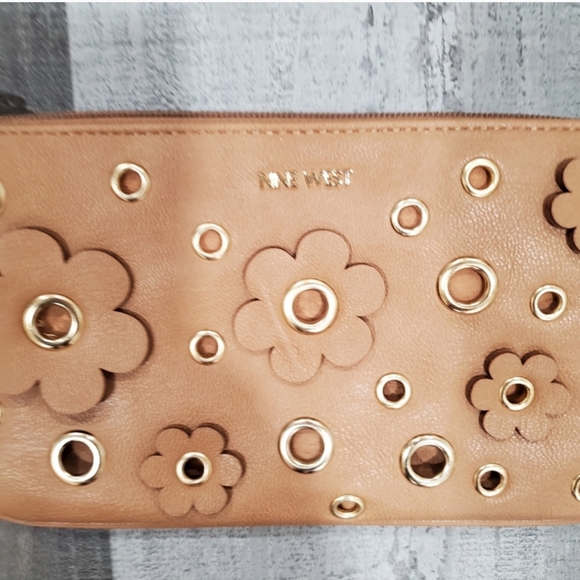 Nine west floral wristlet - Picture 2 of 7